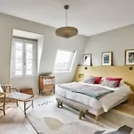 Charming Love Nest In Paris